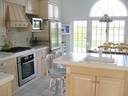 light and bright kitchen