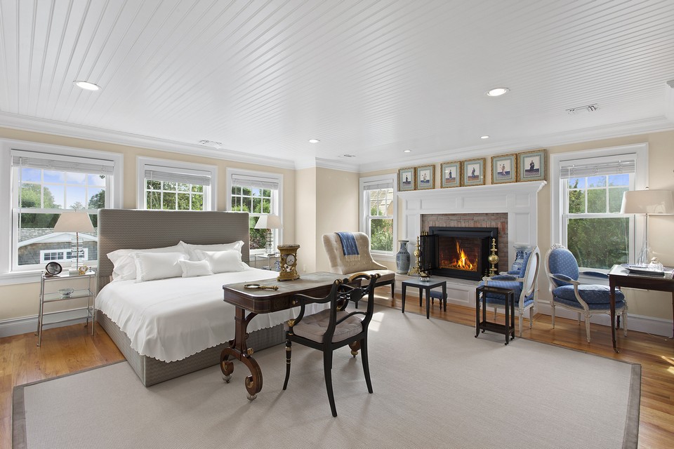 master suite with sitting area