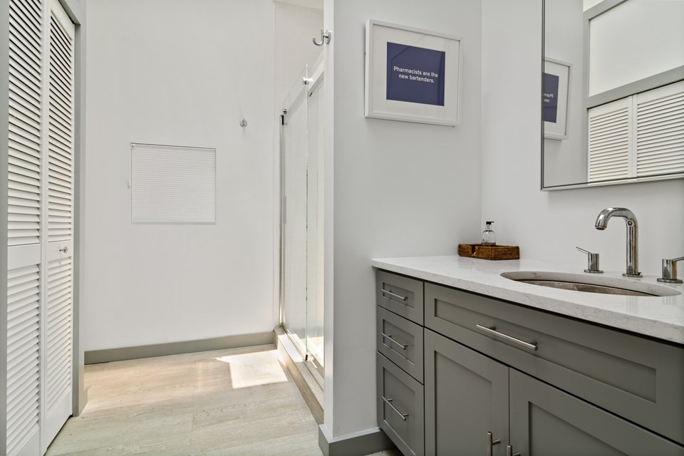 pool house bathroom