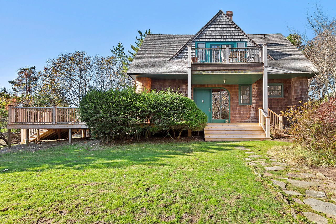 350 MONTAUK HIGHWAY